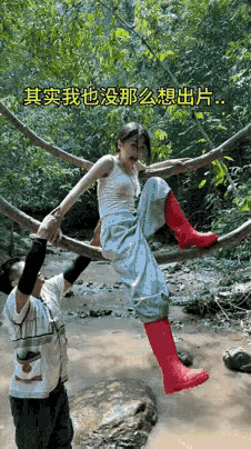 有的人，为了一张美美的图片，可以做出他们平常不敢做的动作。
