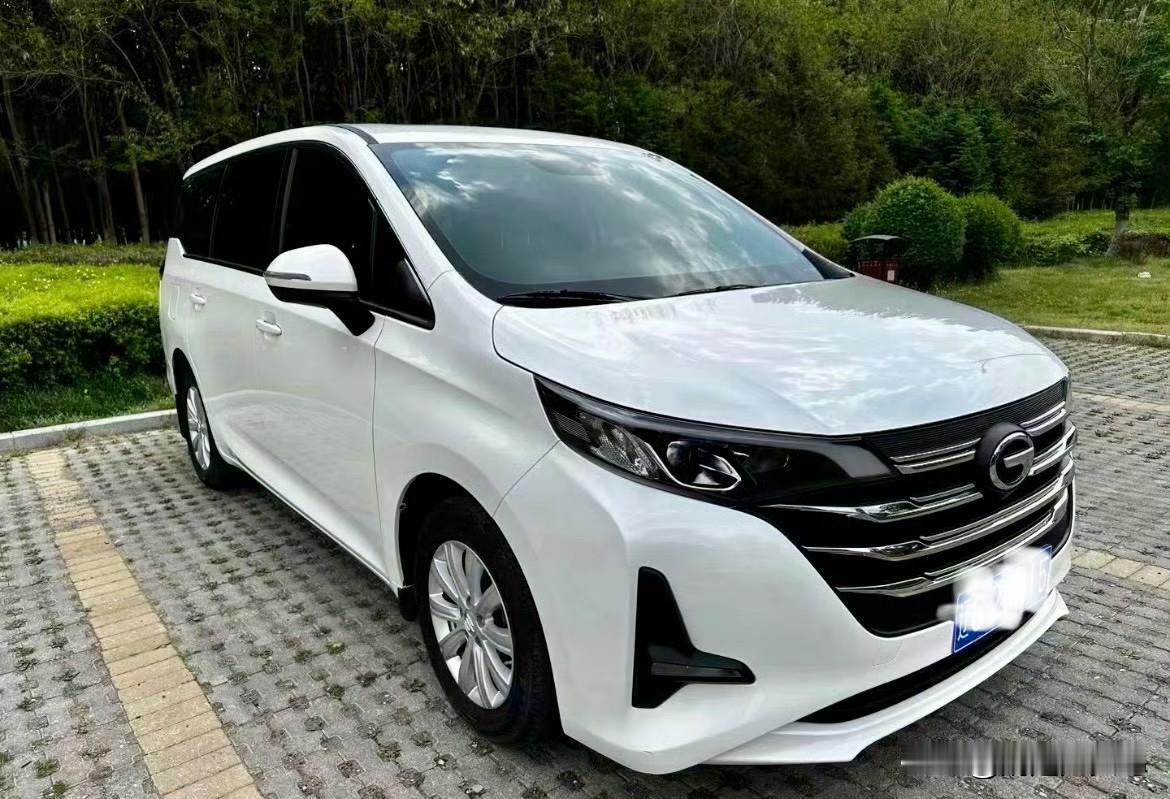 全家出行好助手传祺M6很多人都觉得全家出行是件挺头疼的事儿，行李多、座位挤，