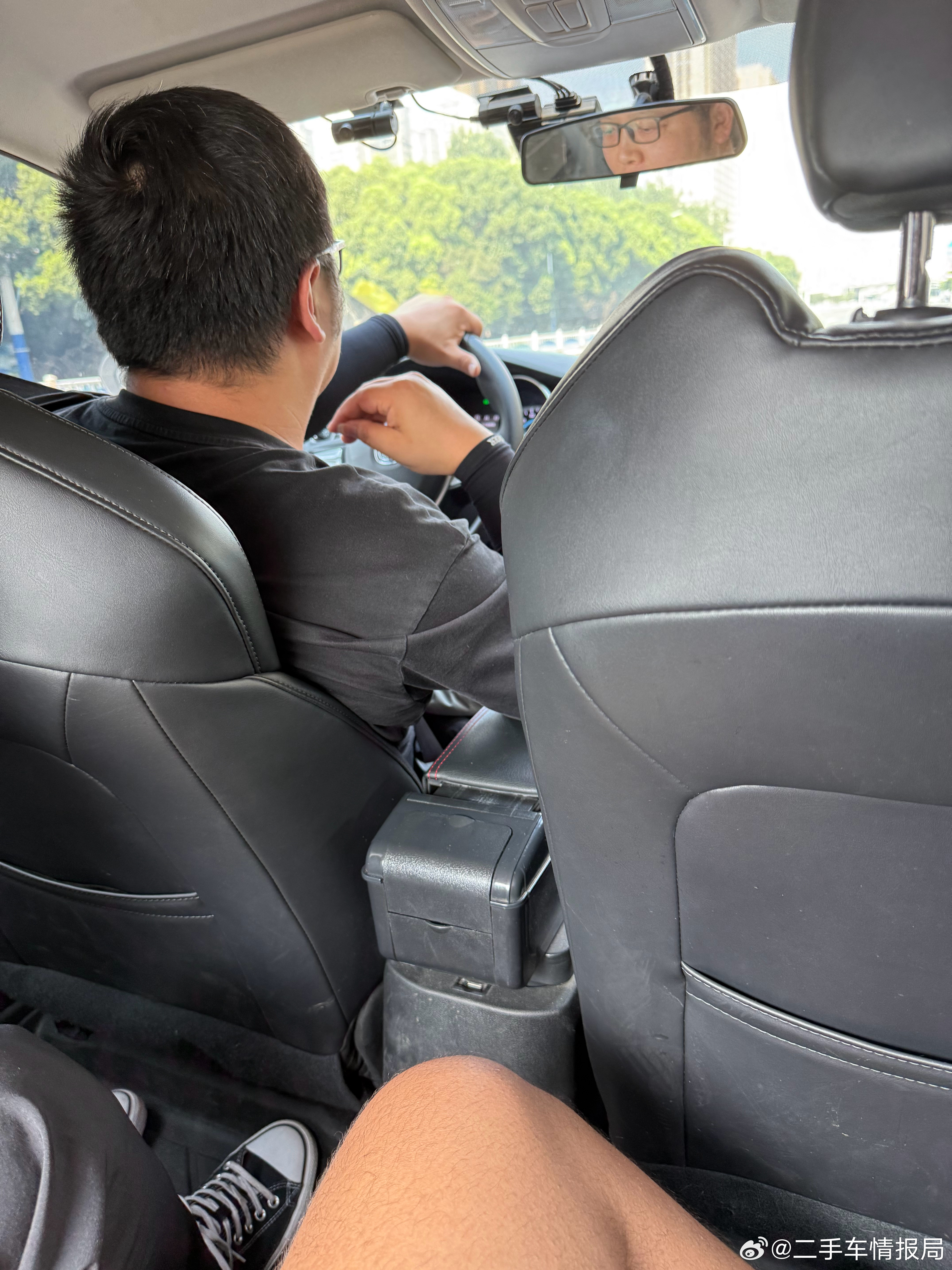 我终于知道为什么有的大哥对后排出风口这个配置这么在意了，一定受过伤…又晒又热，让