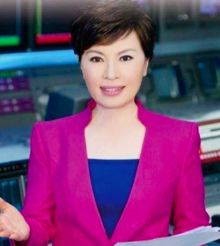 1998年《新闻联播》开播前15分钟，李瑞英突然接到儿子坠楼的消息，但是她还是平