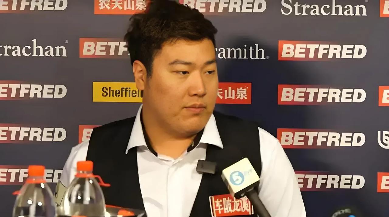 颜丙涛知耻后勇，在等待中期盼淡出球迷视线的颜丙涛近日亮相广州台球会展，并接受了