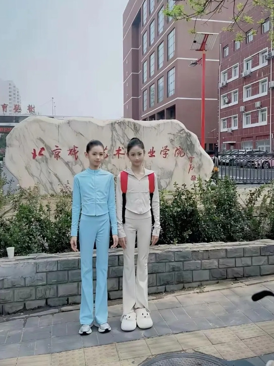 两个中戏的舞蹈生，哪个更有前途？