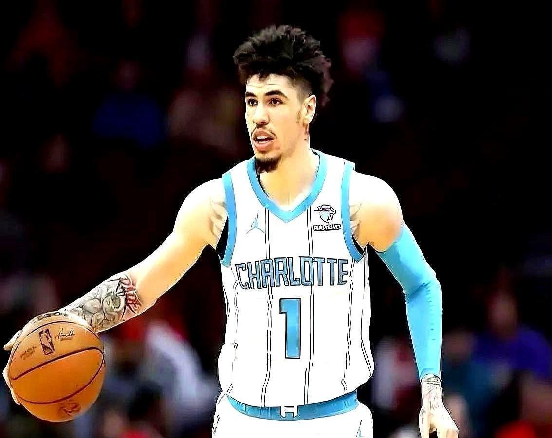 NBA交易市场又爆猛料！黄蜂队令人瞠目结舌地将球队核心球员——拉梅洛·鲍