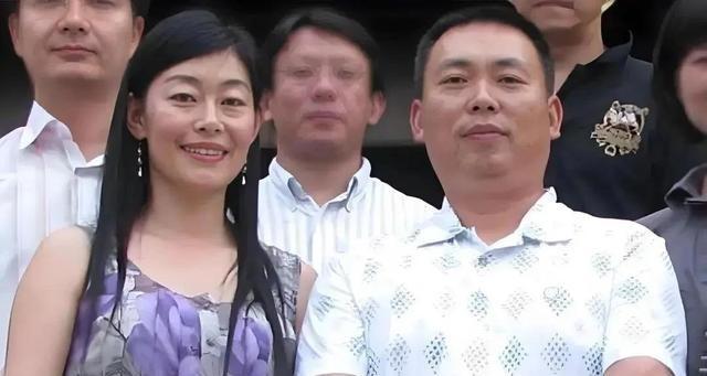 段永平不见了。不是破产，不是失势。是在所有人都喊着“梭哈”的黄金年代，他悄悄合上