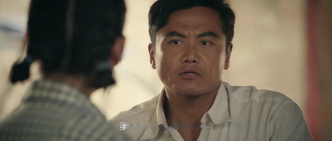 姬他是张嘉益亲表弟，长得有点老，还有一脸“坏相”，没怎么演过好人。其实才45岁，