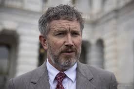 美媒，共和党众议员托马斯·马西向众议院提交法案，要求美国退出nato。他表示，n