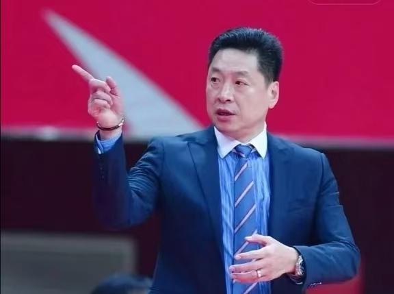 人才输送巅峰！李春江执教广东时期，半支国家队来自华南虎回顾李春江执掌广东宏