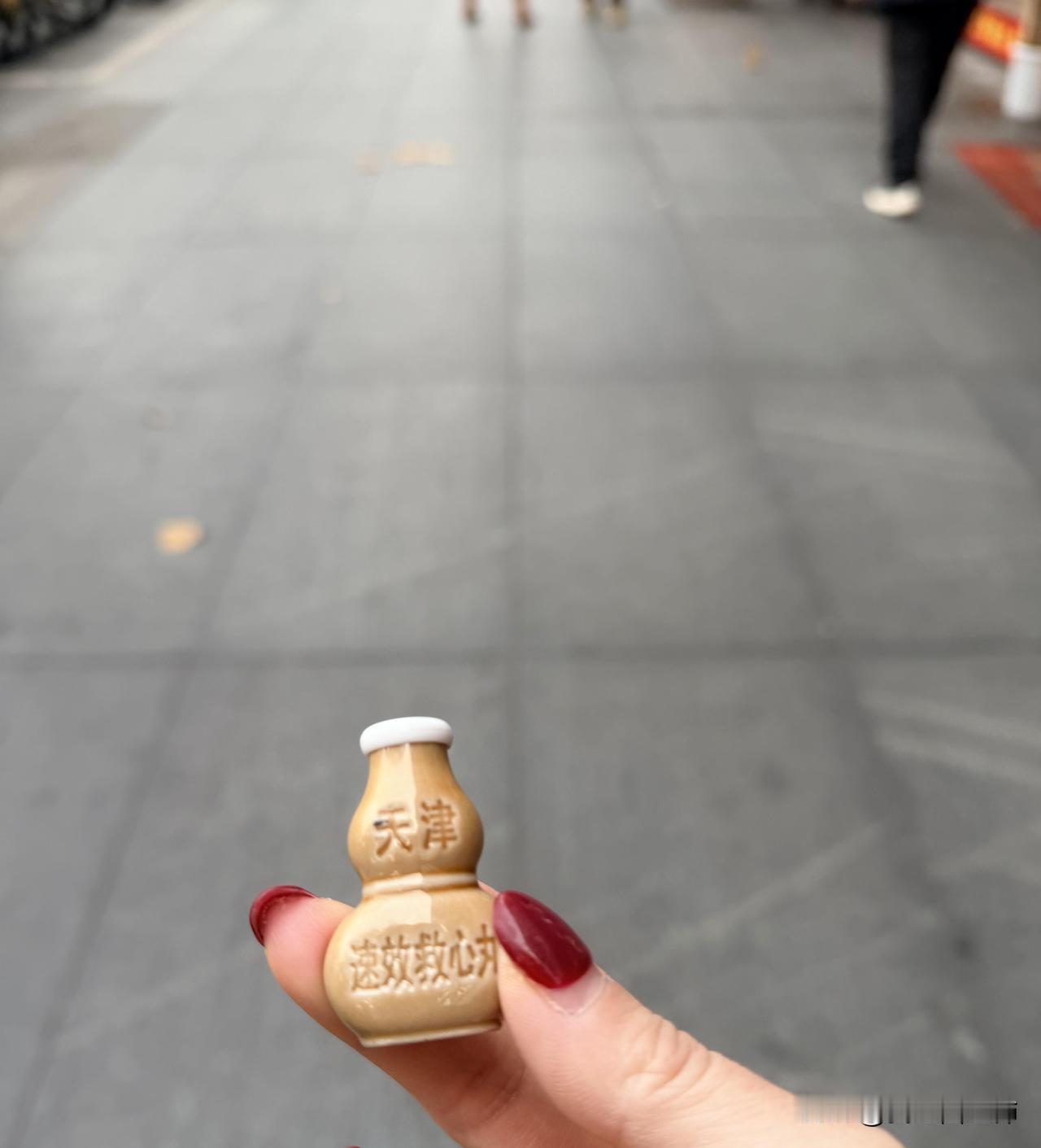 下午碰到路边一个年轻人病发，双手抖动，面目难受。我过去问他是否需要帮助，他说话已