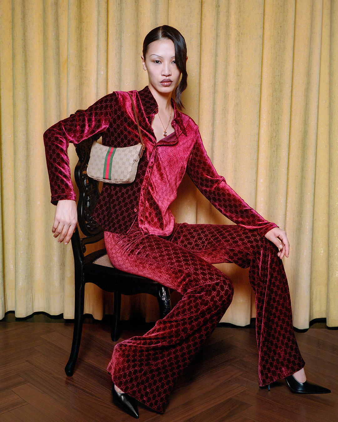 古驰全新广告大片《相聚时分》释出，品牌代言人倪妮、品牌大使宋威龙等共同出镜，演绎