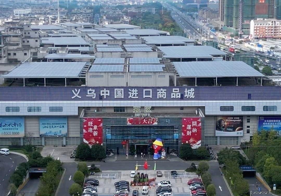 一般零售股净利润十二强排名1.小商品城，2025三季报净利润34.57亿元；2.