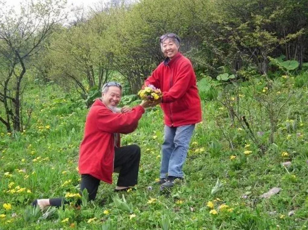 1996年，51岁女子身患癌症晚期，医生摇摇头：“顶多能活3年！”丈夫
