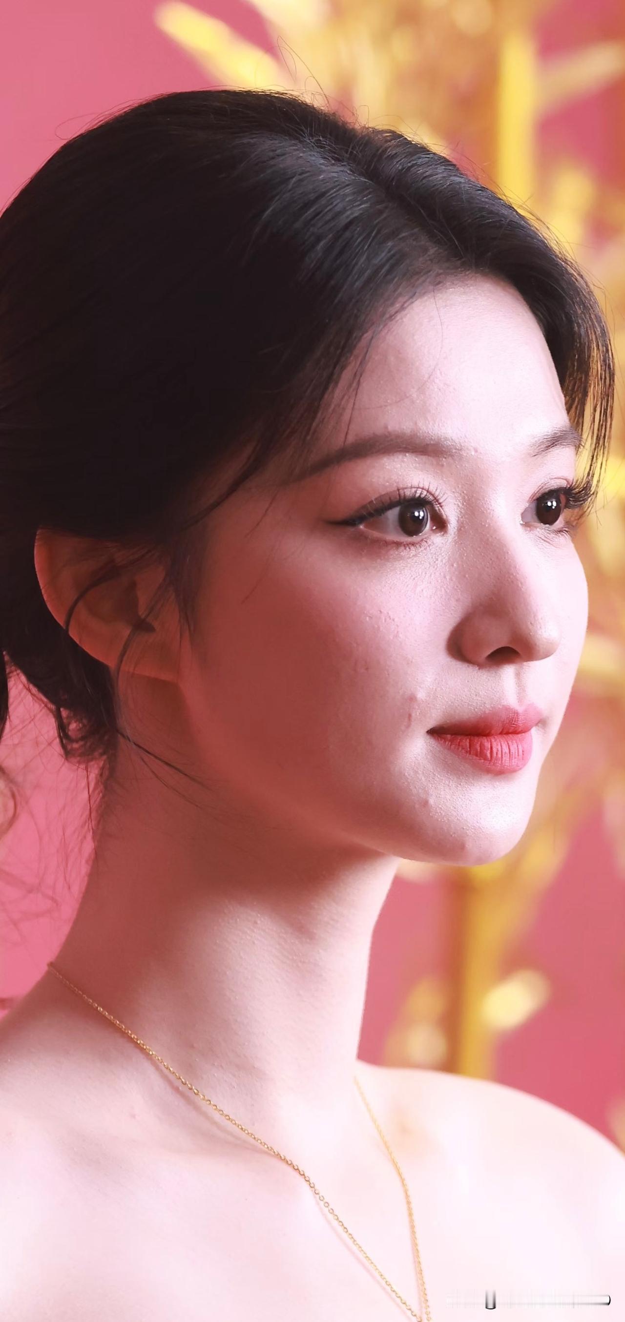 王楚然侧颜美图