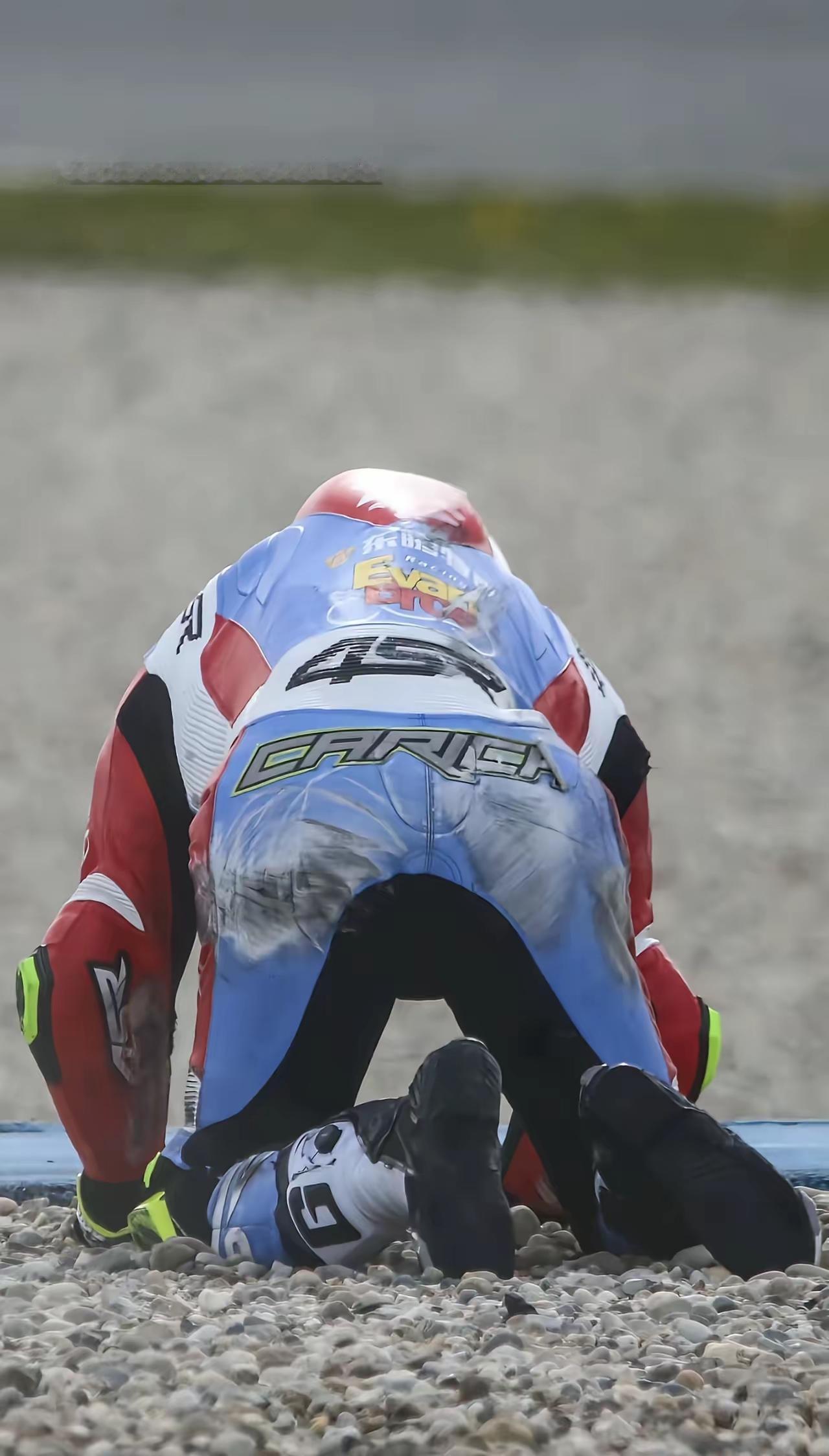 张雪机车64号摔了几次，排名几乎垫底，你们说64号的作用到底是什么？看完一