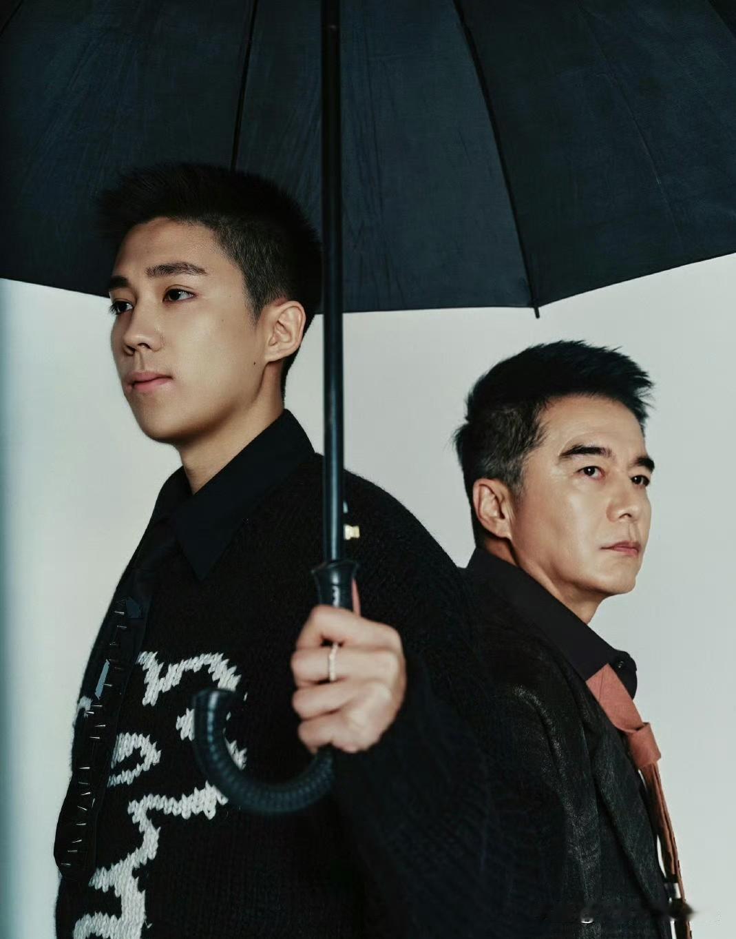 许亚军许何这对父子同框真是养眼！许何完全继承了爸妈的基因啊，尤其是何晴那种古典