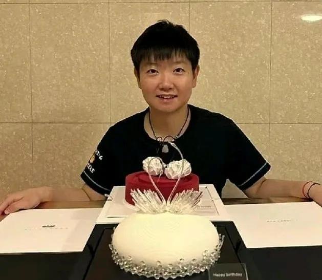黑天鹅蛋糕是好利来旗下的高端品牌，共有6个系列，分别是：全新系列、经典系列、灵感