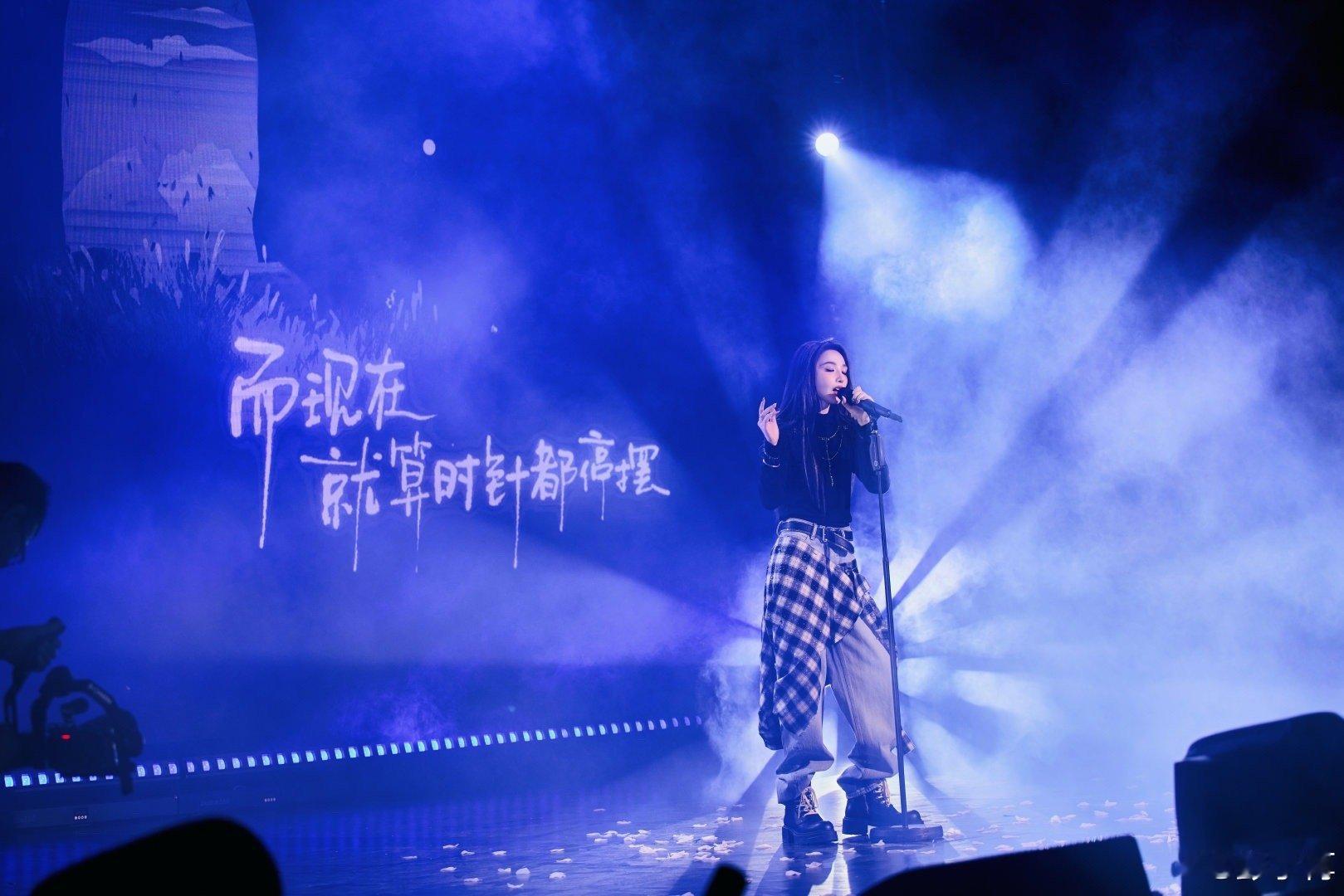 彭小苒浪漫疯子她让“浪漫”两个字有了体温和心跳！每个细节都在诉说炽热，每次绽