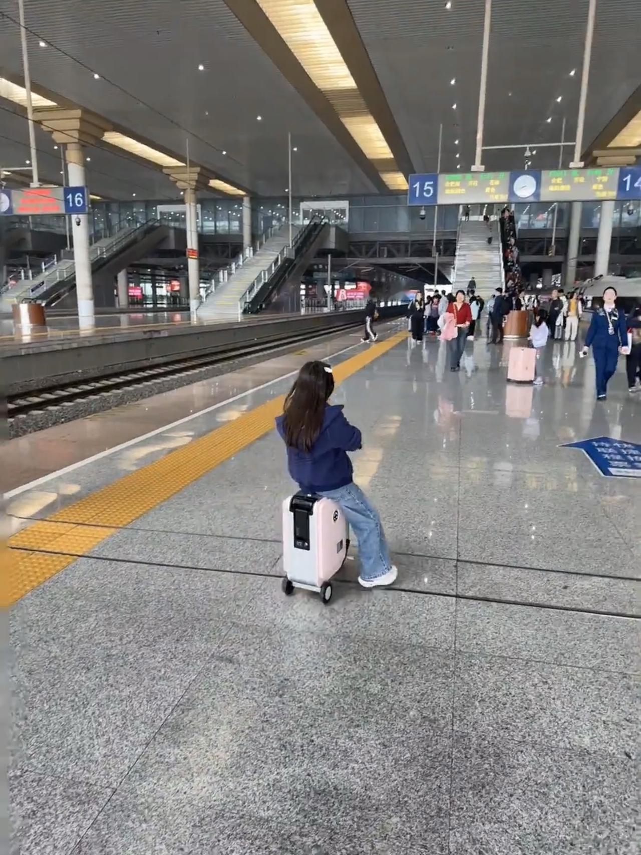 废掉一个孩子最快的方式，就是不停说他……有的父母是纠错型人格，一天到晚的说孩子：