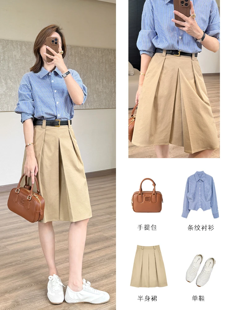 蓝色衬衫+卡其半裙 这样穿回头率直接拉满~
