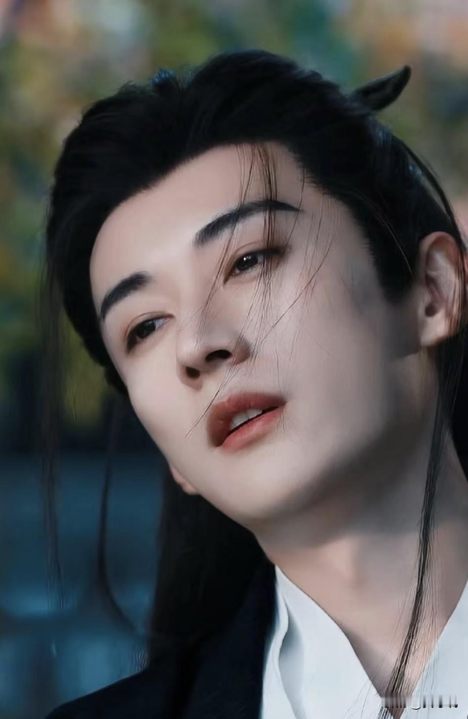 刘学义是不是得去烧香拜拜了！明明长得帅，科班出身，演技也不错，怎么就剧是播一部