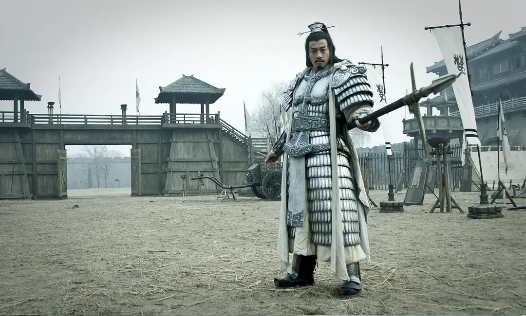 最近因为热播古偶剧《逐玉》带火了“粉底液将军”的梗，也让十多年前扮演过项羽、吕布