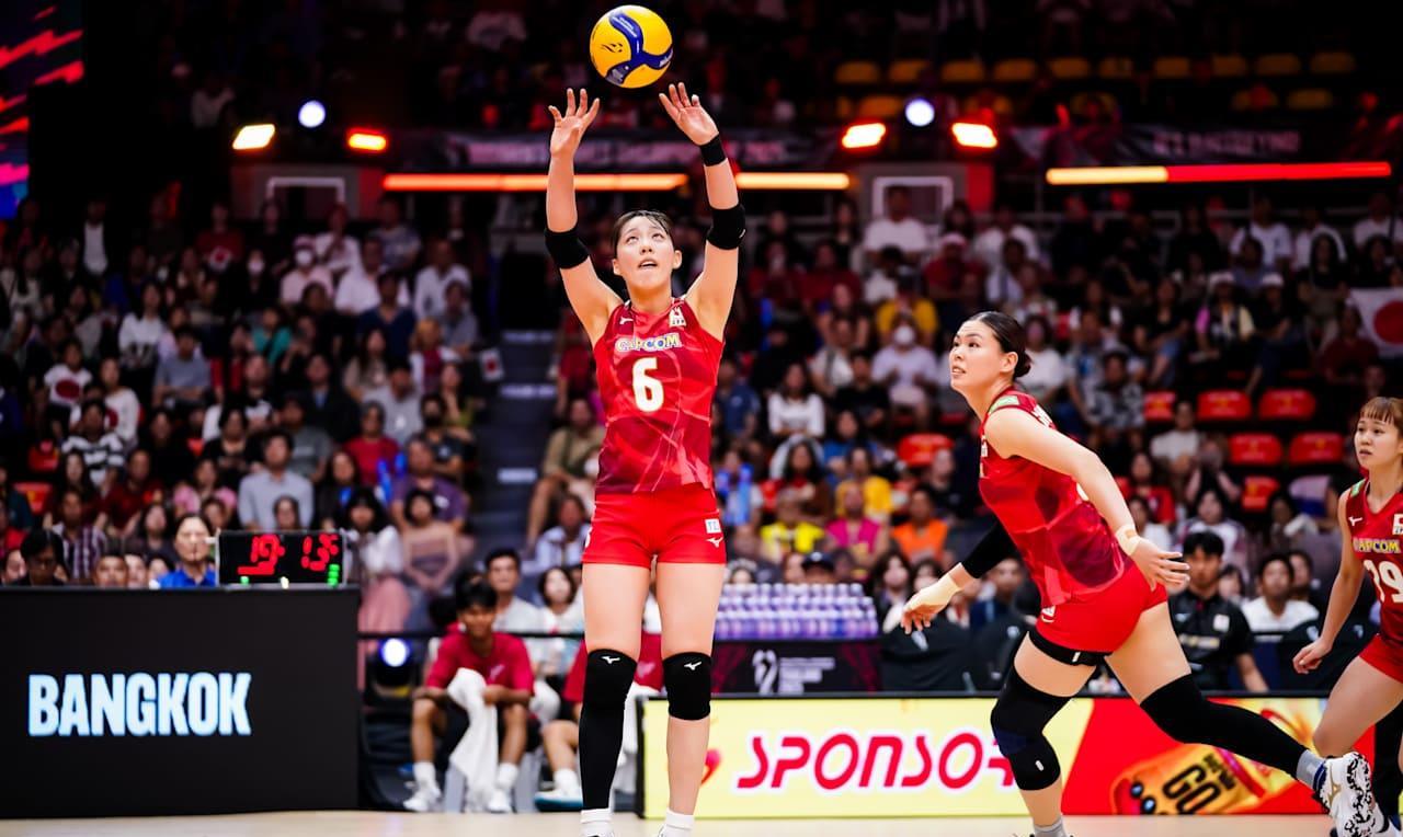 日本女排战术球比我们高级！岛村春世的跑动背飞真的是犀利，而中国女排早就丢了这个看