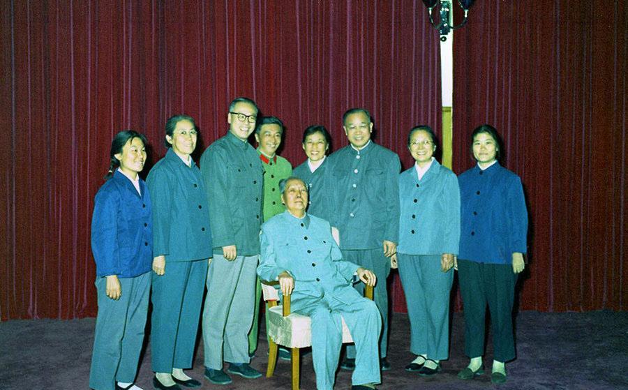 1975年10月1日毛主席对工作人员说：这可能是我的最后一个国庆节了。死神面前，