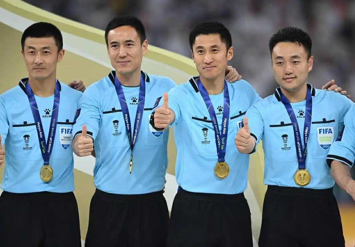 中国三裁判入选世界杯正选阵容，马宁离主哨还远吗？ 北京时间4月9日晚，从国