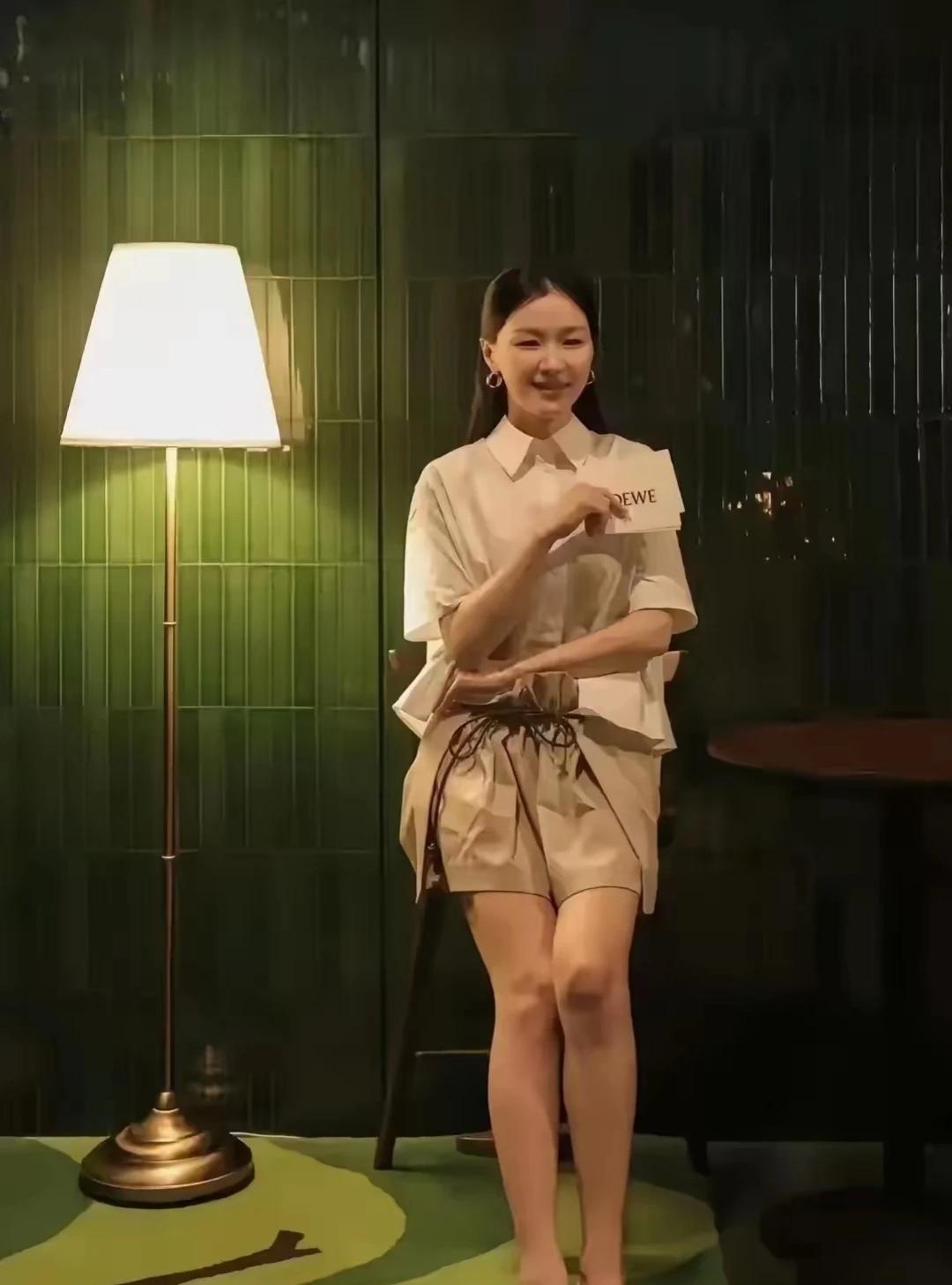 金靖这是要靠脸吃饭的节奏啊！整个人直接大变样，美商开挂似的，现在越来越有女神范儿