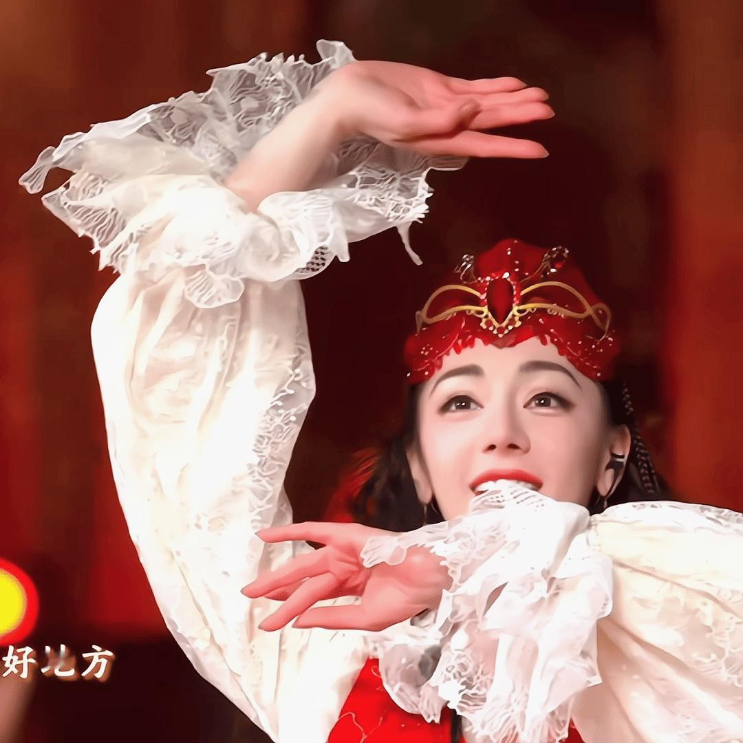 迪丽热巴真的是长在审美点上的存在，业务能打又根正苗红，难怪连男神都为她发声！赵立
