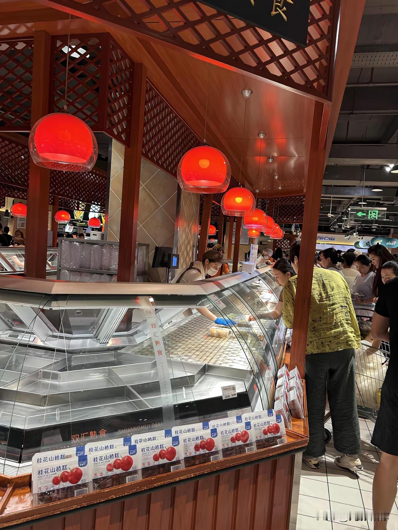 别的不敢说，周一晚上的胖东来，才是真正属于许昌人的。胖东来硬性规定，周二闭店，