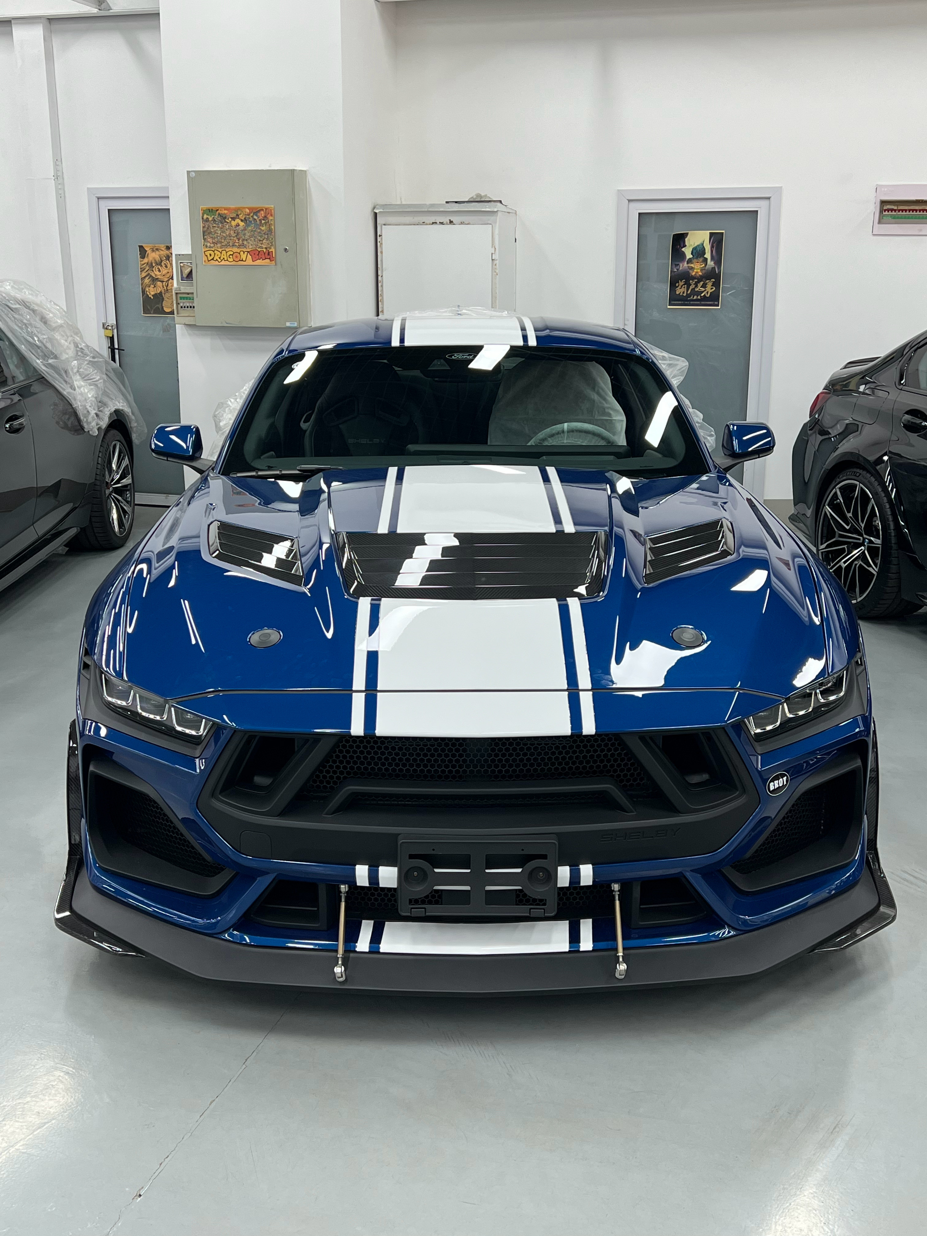 极度暴力，830马力+手动挡跑车+V8+机械增压+手动挡+后驱305前胎，镁合金