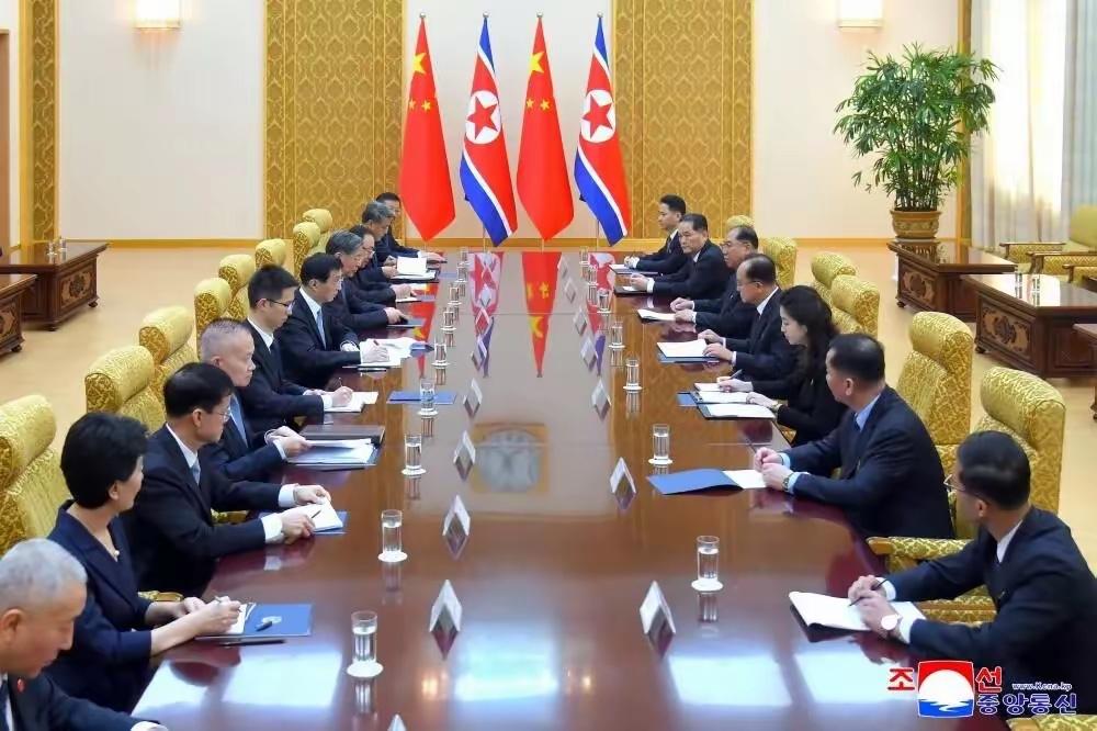 朝鲜超高规格接待中国。7月15号这天，咱们中国的代表团飞到了平壤。这一去就是