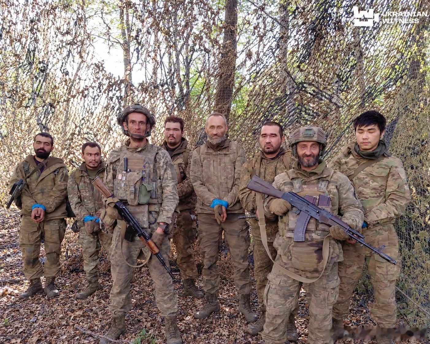 潜伏到乌克兰控制区后被俘虏的俄军，潜伏了五六天的时间，从长发23公里天然气管