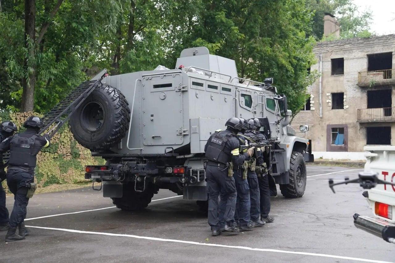 今天，来自俄罗斯国民近卫军总指挥部的运输特警部队“剑”（Меч）在莫斯科进行了训