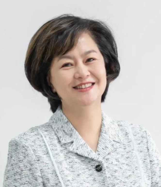 1999年，鞠萍向丈夫提出了离婚，丈夫却提出孩子和钱只能带走一样。鞠萍一听就知道