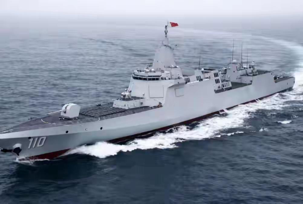 硬核亮剑！外媒重磅消息：2026年4月25日，辽宁舰编队协同行动，中国055万吨