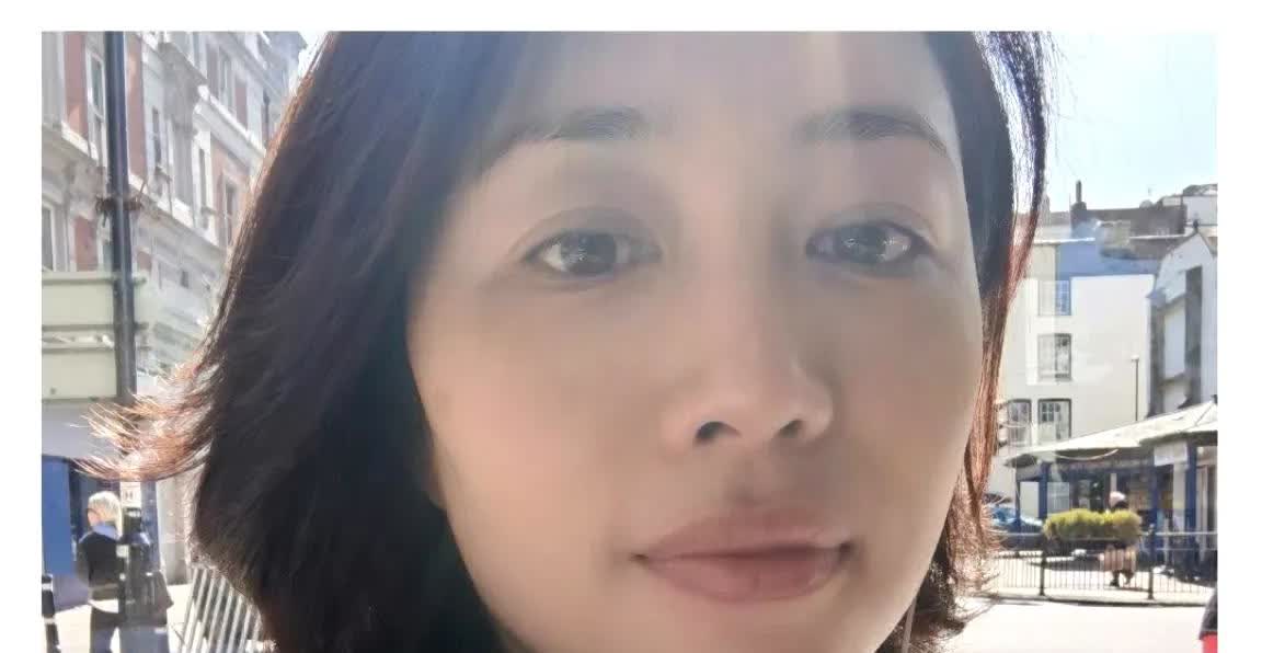 她可以成为巩俐那样的国际巨星，可她不在乎这些，她居然是星三代，爷爷还是表演艺术