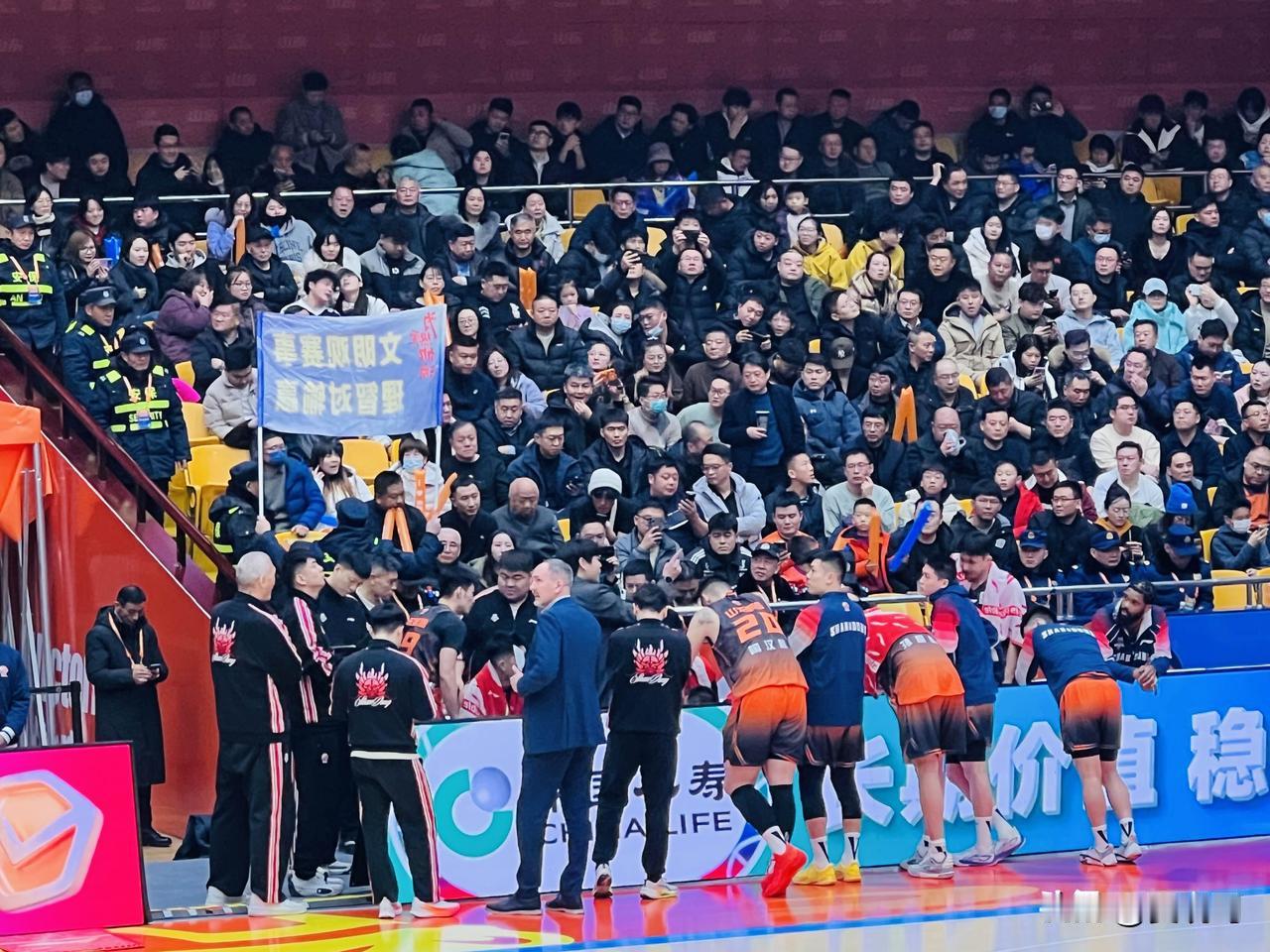 山东男篮拿下宁波，赢在三军用命，团队篮球，全力捍卫主场的决心和意志，关键节点就是
