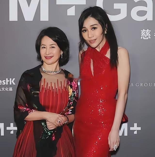 太厉害了一年时间减掉一个人的重量！​​​