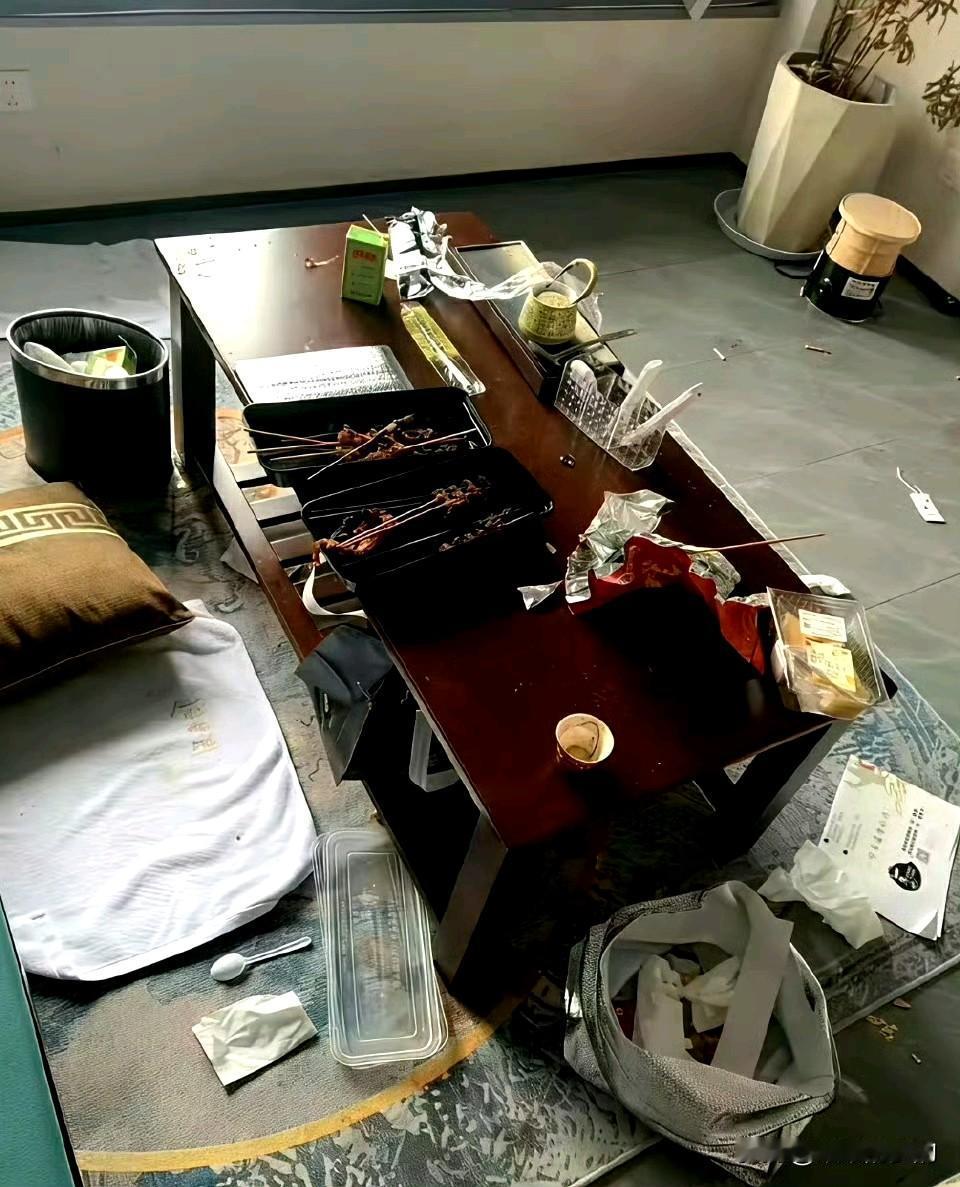 有的人不知道是小时候没有教育好还是后来变坏了，素质不存在他们的字典里！
