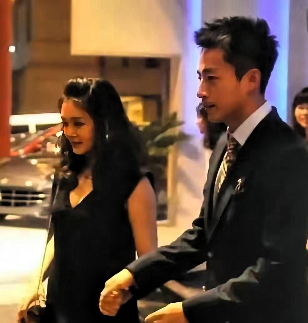 大S与汪小菲：最初的美好，最后的选择那次见面，说不上具体哪天吧，反正大家都觉得