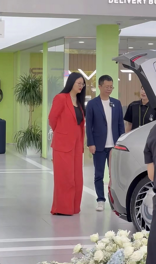 李湘豪购豪车，富贵气场拉满