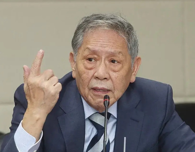 台蓝媒集体疯狂，狂吹中国武器装备。台绿媒集体沉默，民进党抗中保台刺猬战术破灭。