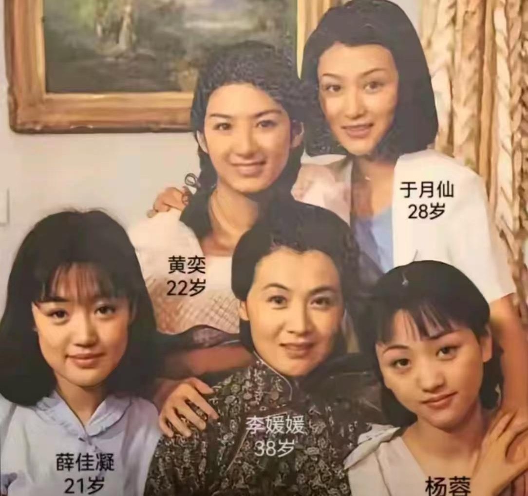 这张照片里已经有两位明星离开了我们