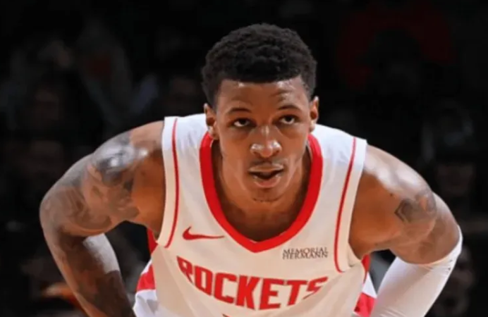 明日NBA常规赛，火箭对阵灰熊。据报道，小贾巴里-史密斯（右脚踝扭伤）和史蒂文