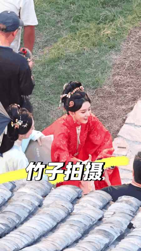 宋祖儿探班丁禹兮邓恩熙宋祖儿探班丁禹兮邓恩熙，这三人凑在一起，感觉空气里都弥漫着