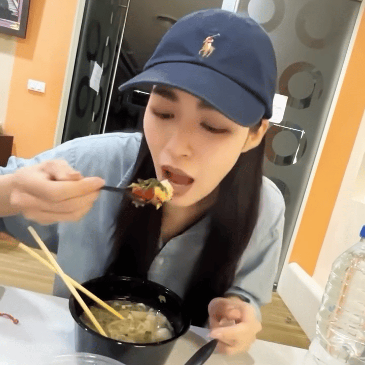长辈们最喜欢的一款爱吃饭的孩纸🥄​​​