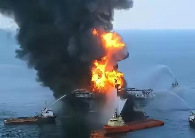 霍尔木兹海峡又一艘油轮被伊朗击中！央视新闻3月7日消息，总台记者获悉，3月7日