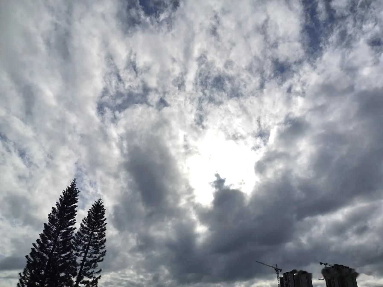 冷空气驾到，广东喜提降温，早晚清凉，昼夜温差大！今天（6日），广东大部阴天转