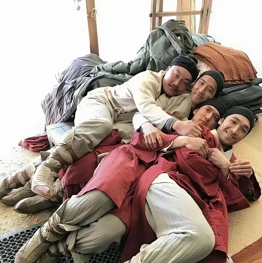 不怪刘亦菲一脸生无可恋，换我也是一样！​​​